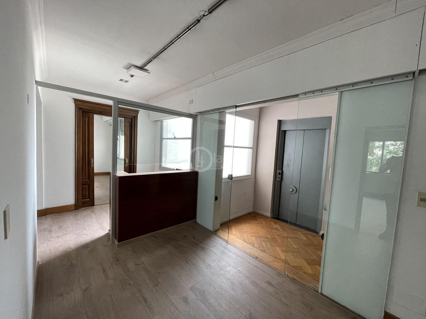 Alquiler | Oficina de lujo, 346 m2, 10 ambientes y garaje doble.