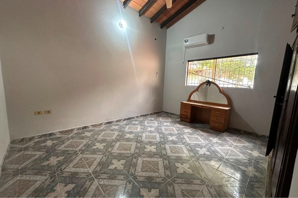 ALQUILO CASA EN LAMBARÉ — foto 3