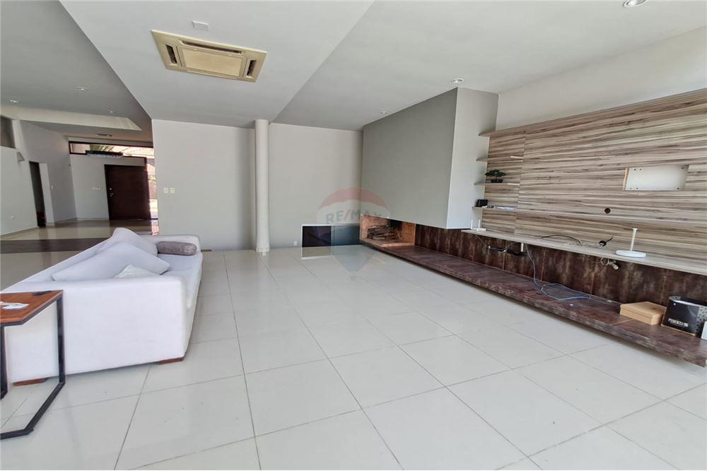 Alquilo hermosa residencia en Mburucuyá — foto 3