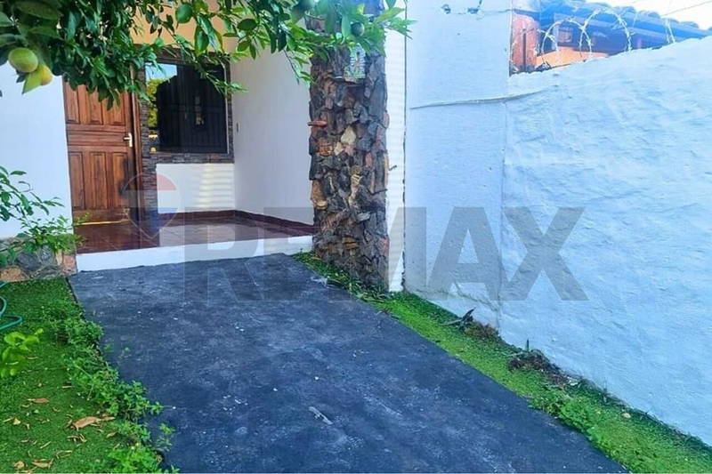 Casa - Alquiler - Tembetary, Asunción, Paraguay — foto 2