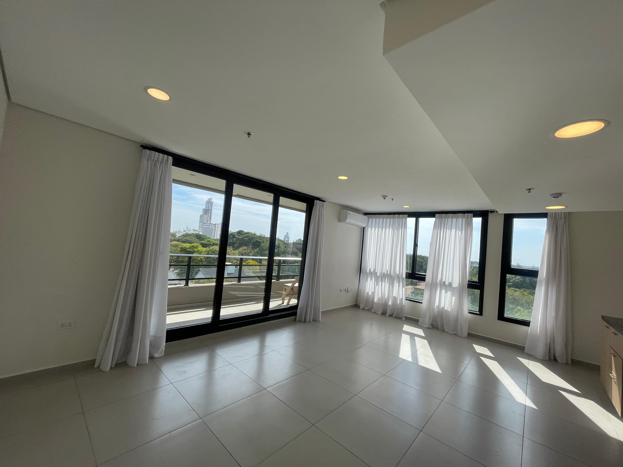 ALQUILER DE DEPARTAMENTO - BARRIO YKUA SATI Z/ COLEGIO GOETHE — foto 2