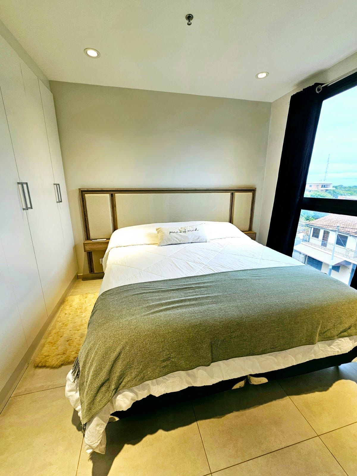 ALQUILO DEPARTAMENTO AMOBLADO EN LOS LAURELES 950 USD — foto 3