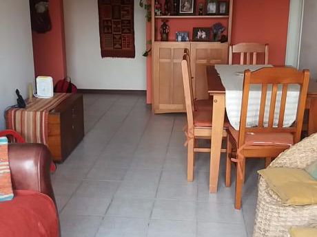 Venta De Apartamento 3 Dormitorios Buceo. Dos Cuadras Del Mar. Excelente Estado.