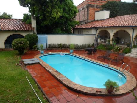 Residencia En Importante Barrio Cerrado