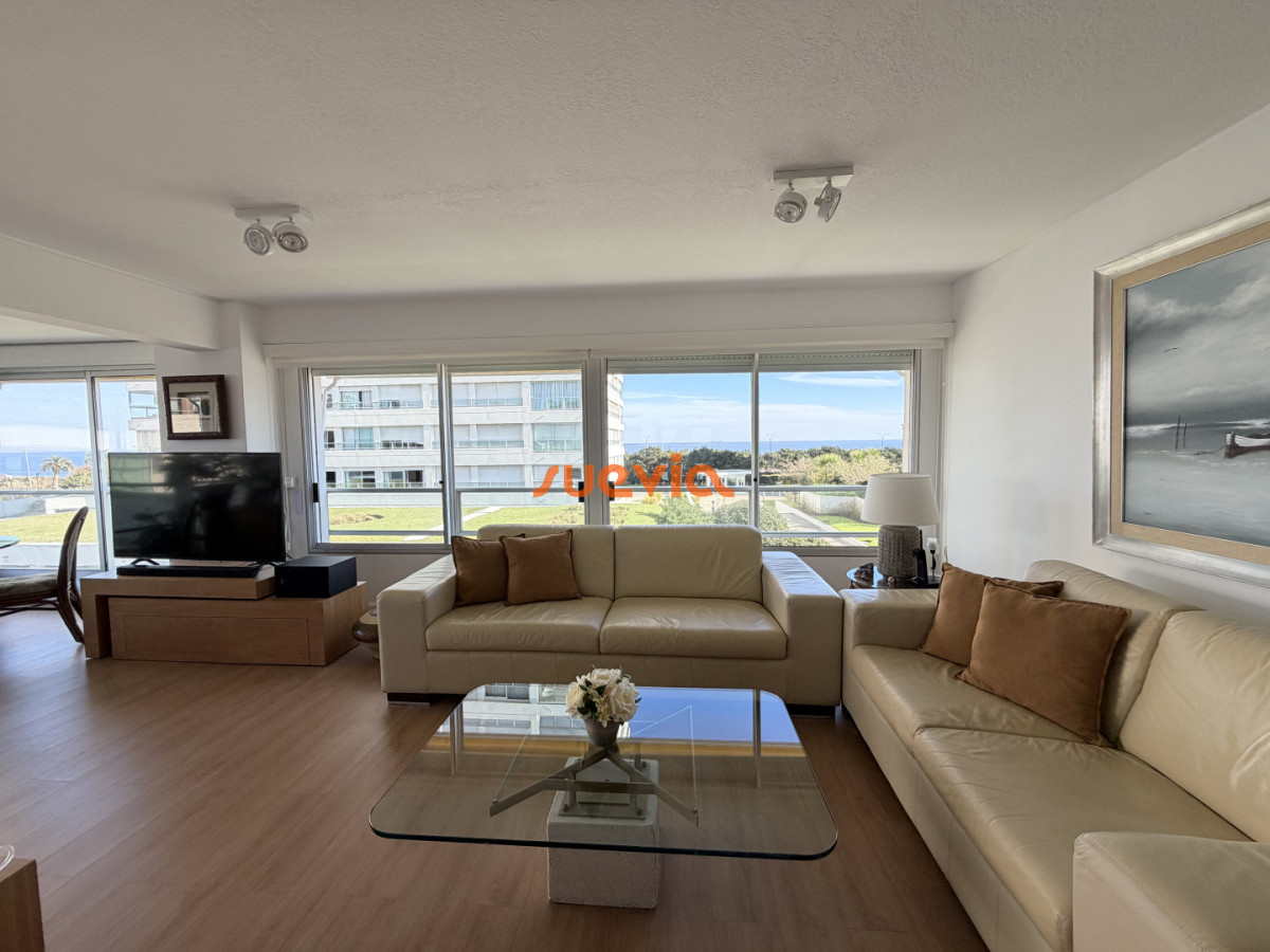 Apartamento en venta de 4 dormitorios con vista al mar en Lincoln Center Mansa Punta del Este