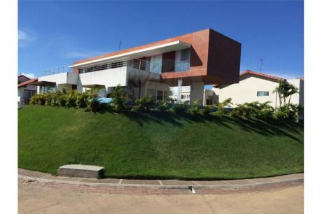 Hermosa Casa En El Urubo..