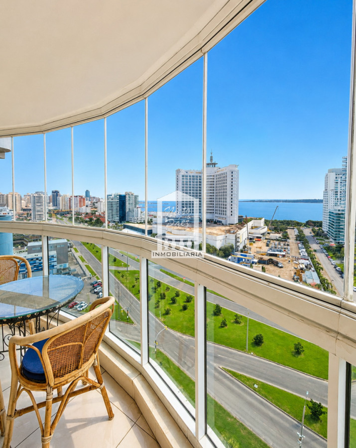 Piso alto con vista a la mansa, 2 suites y medio.