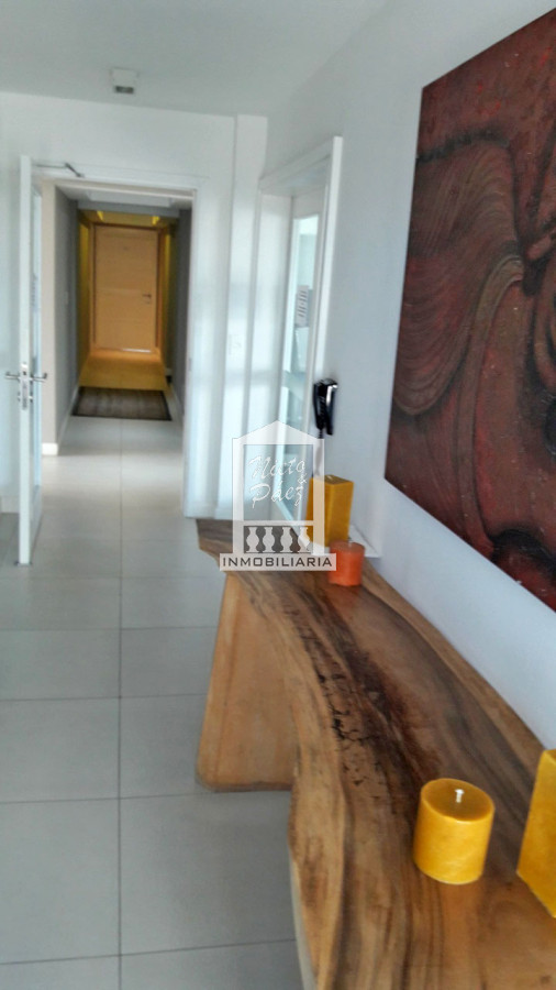 Lux Tower, piso alto, 2 dorm.