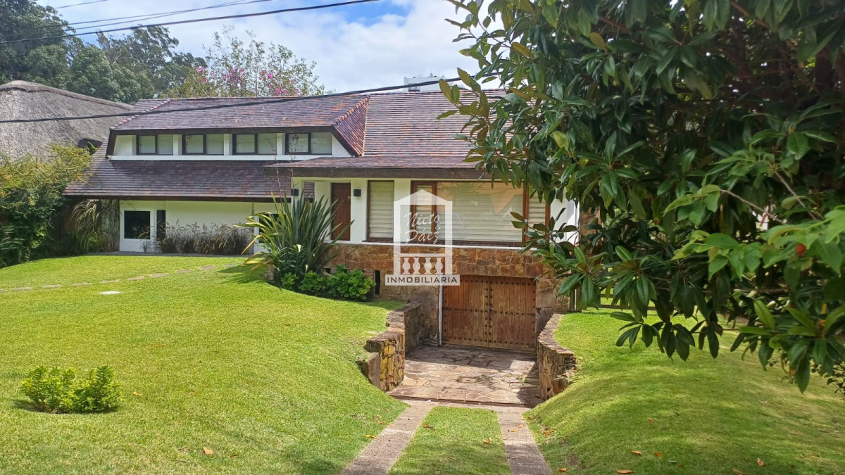 Casa para vivir todo el año, piscina, barbacoa.