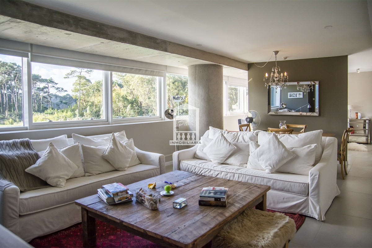 Departamento de 1 dormitorio estilo loft, en venta en Punta del Este