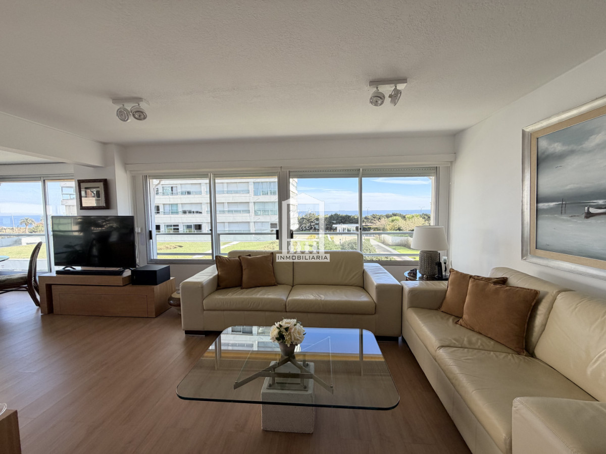 Apartamento en venta de 4 dormitorios con vista al mar en Lincoln Center Mansa Punta del Este