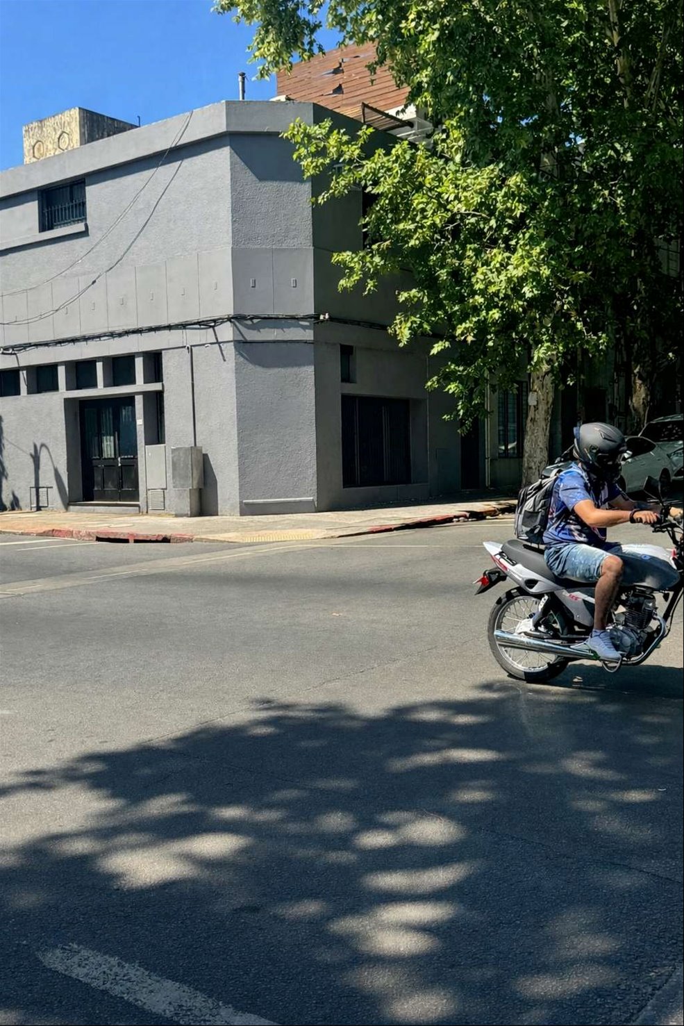 Local comercial en esquina con depósito – 276 m² + opción 414 m² totales