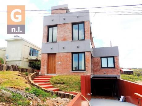 Casa En Piriápolis (punta Colorada)