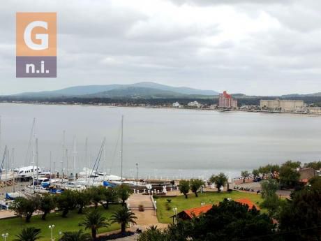 Apartamento En Piriápolis (piriápolis Centro)