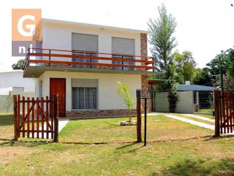 Casa En Piriápolis (playa Grande)