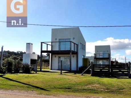 Casa En Piriápolis (punta Negra)