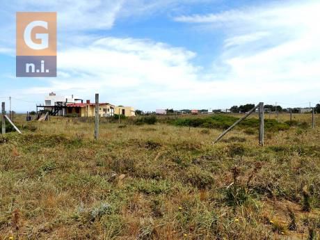 Terreno En Piriápolis (punta Negra)