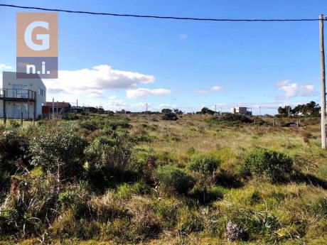 Terreno En Piriápolis (punta Negra)