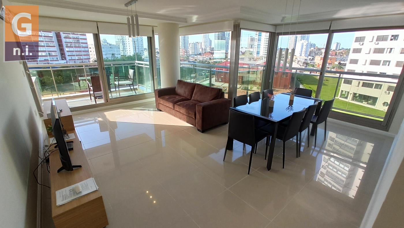 Apartamento en Punta del Este (Playa Brava) Ref. 4386