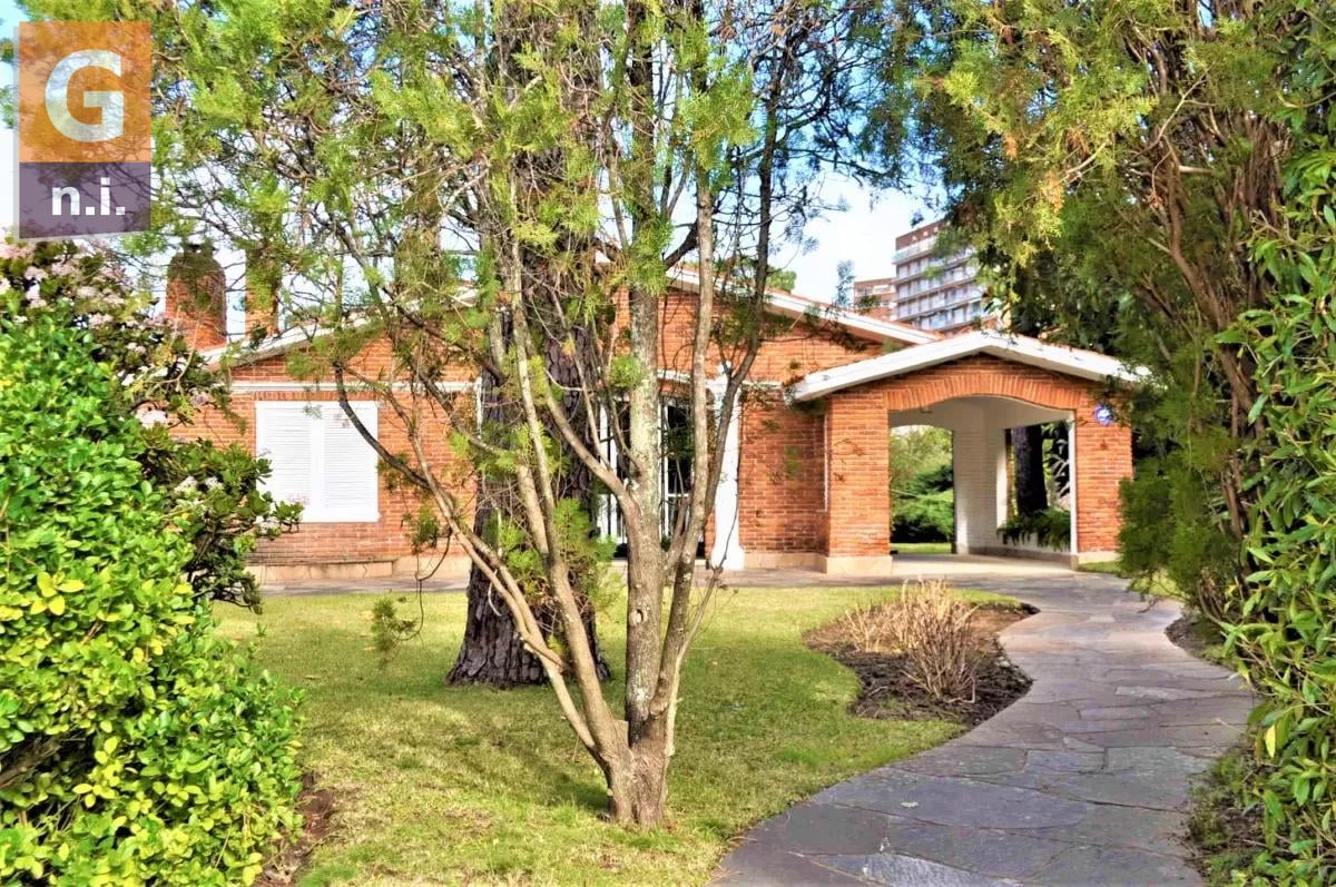 Casa en Punta del Este (Playa Mansa) Ref. 5962