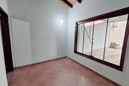 Casa-Alquiler-Av. Defensores del Chaco, San Lorenzo, Central — foto 3