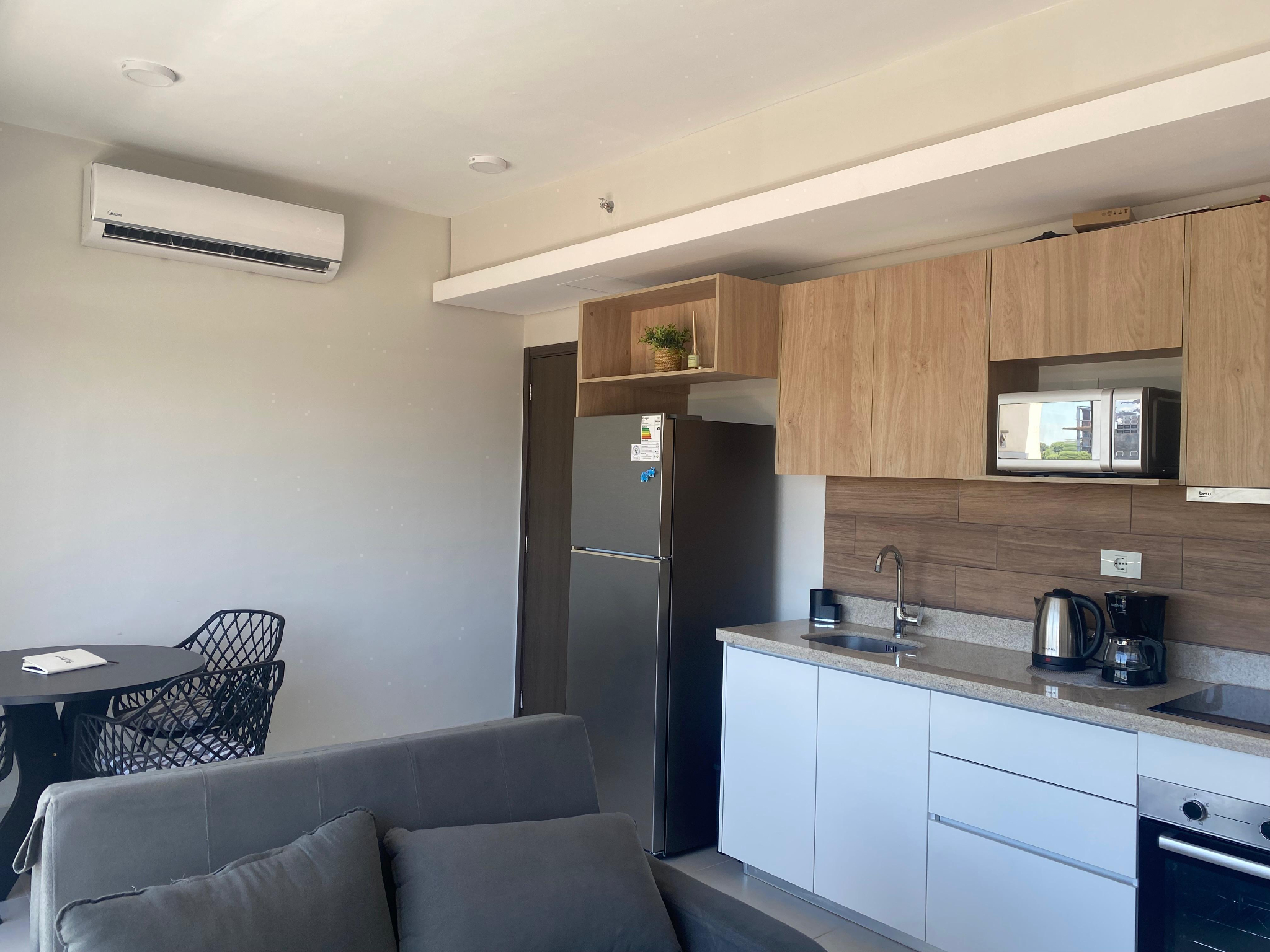 Amplio Departamento Amoblado de 2 dormitorios 2 Baños a Estrenar en Asunción! — foto 2
