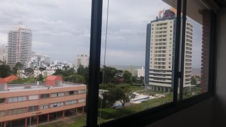 Apartamento Con Servicio De Mucama Cerca De La Mansa Y Brava