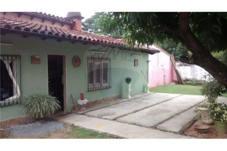 Casa En Esquina Fernando De La Mora, Zona Los Jardines
