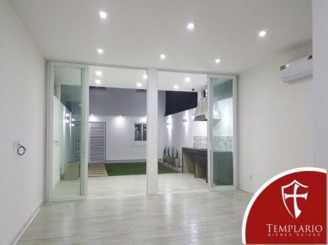 Estilo Minimalista, Casa Con Buena IluminaciÓn