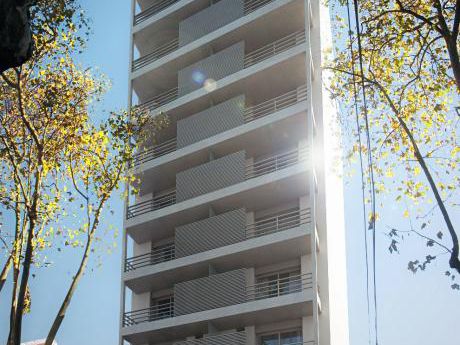 Apartamento De 2 Dormitorios, Cordón, Al Frente Con Patio