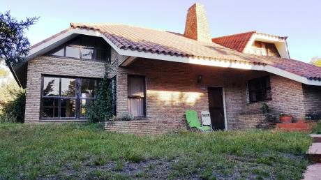 Excelente Residencia!! 4 Dormitorios, Piscina, Playroom, Barbacoa!!