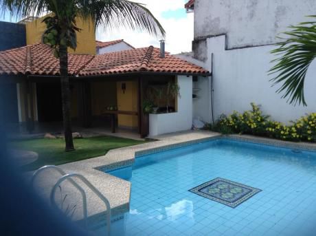 Casa Casi En Esquina En Sirari Equipetrol 3 Anillo Ext. Calle Los Pinos .