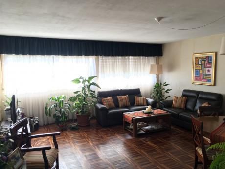Gran Apartamento Sobre Agraciada.