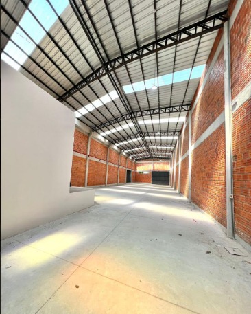 Alquilo Moderno Depósito con Showroom en Luque – Zona Ita Angu’a — foto 2
