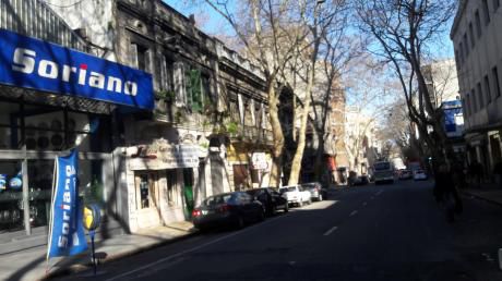 Venta Casa Centro C/ 2 Locales Y 2 Aptos.