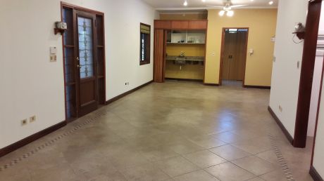 Ubiciación Excelente, Zona Avda. España / Sacramento, Oficina 200mts
