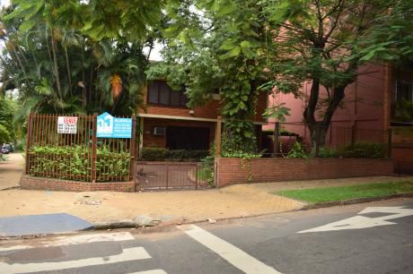 Alquiler De Amplia Casa