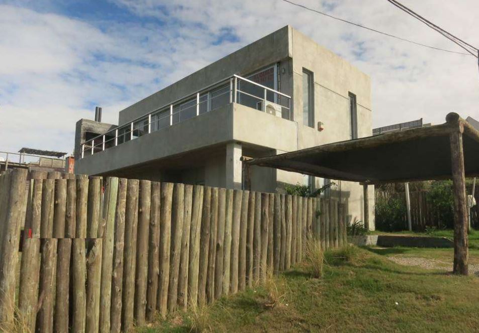 CASA EN VENTA 3 DORMITORIOS CALLE 7 BALNEARIO BS AS