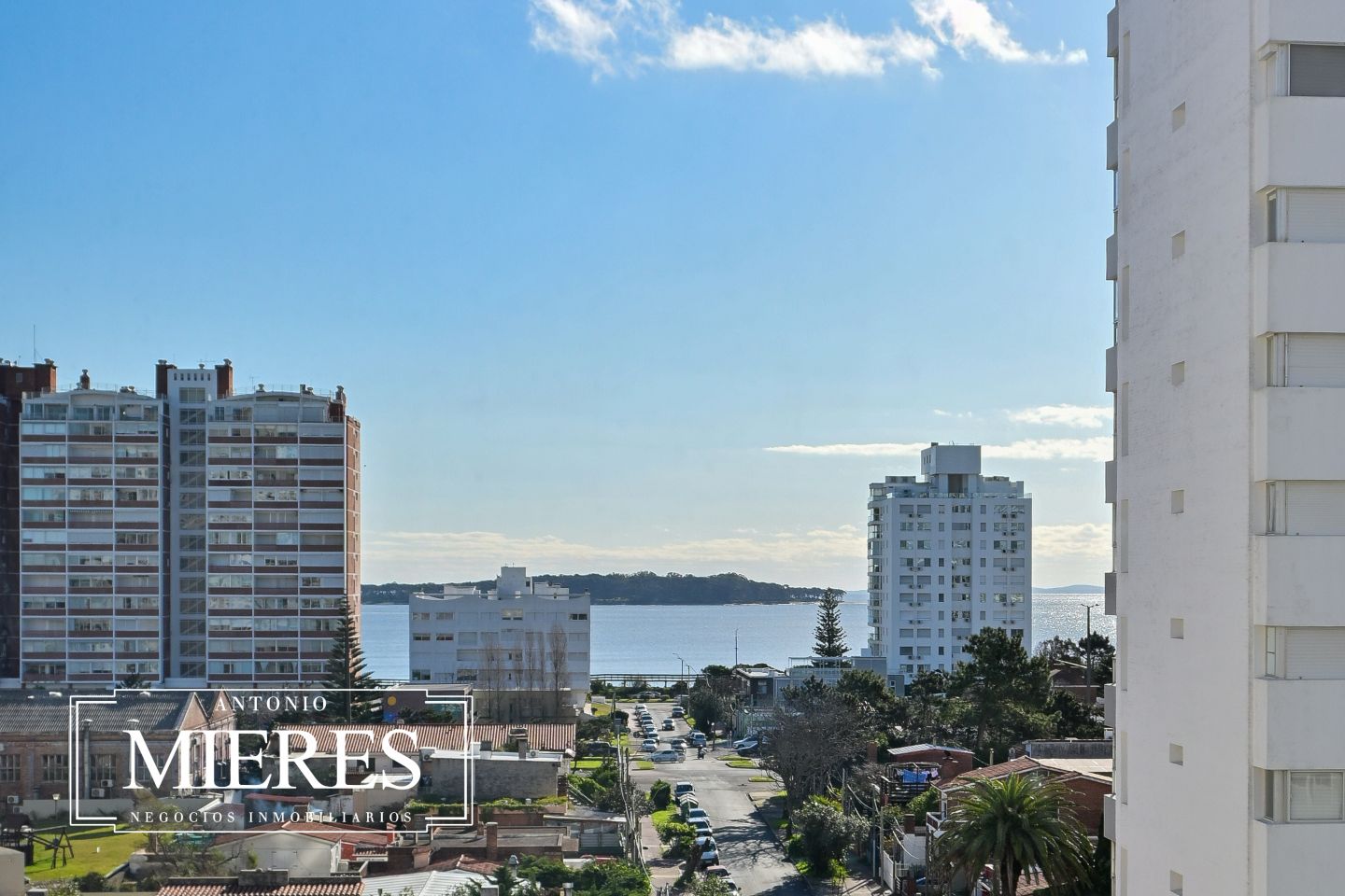 Departamento en venta con baja de precio en Playa Brava