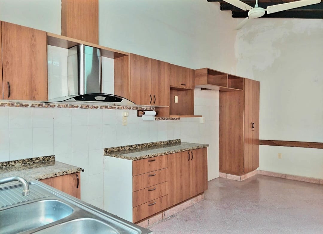 CASA DE 4 DORMITORIOS EN SAJONIA — foto 3