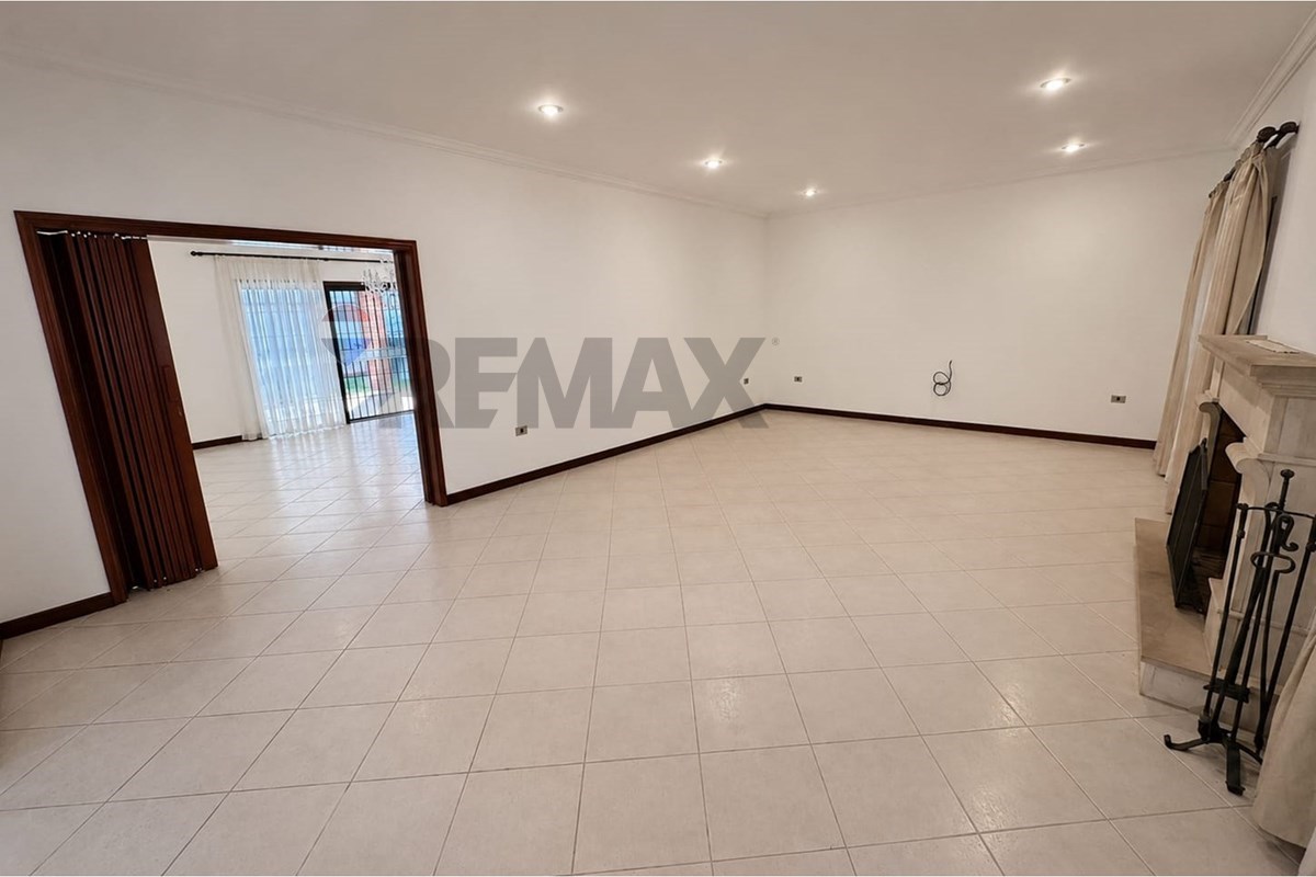 RESIDENCIA EN ALQUILER - BERNARDINO CABALLERO — foto 3