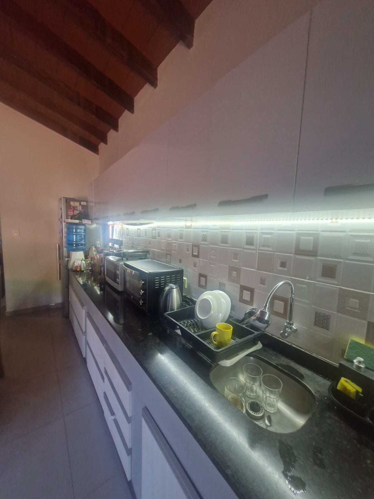 ALQUILO CASA CON QUINCHO EN LUQUE – ZONA CONMEBOL — foto 2