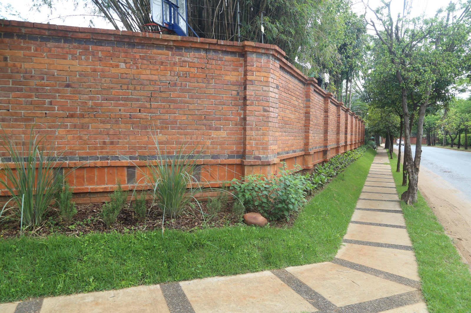 Residencia Premium En Asunción — Elegancia, Amplitud Y Diseño Exclusivo — foto 2