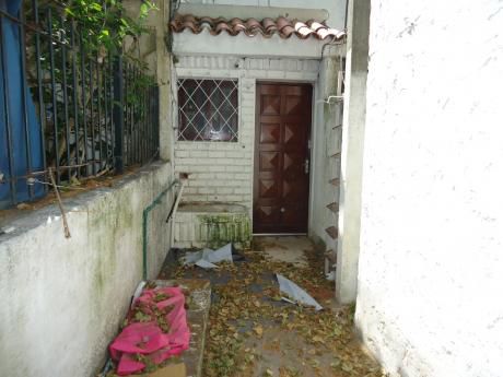 Bien Ubicado Próximo Comercio Y 8 De Octubre Vivienda O Renta