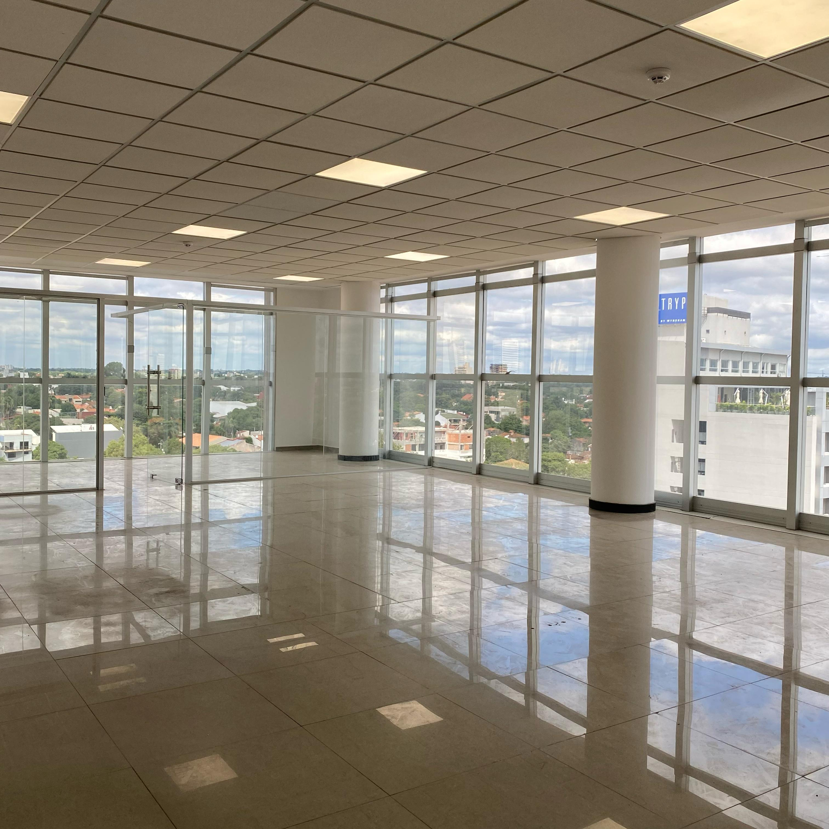 Alquilo Oficina Corporativa en SKY CENTER — foto 3