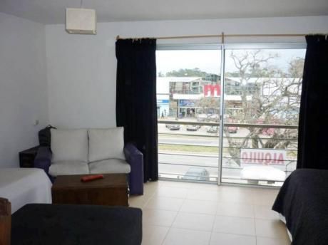 Apartamento Nuevo Al Frente !!
