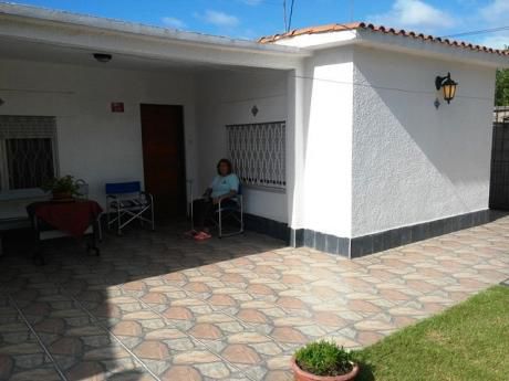 Casa Con Apto Chico De Un Ambiente