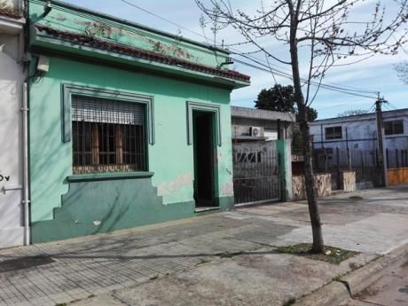 Casa Con Galpon Tipo Industrial Con Entrada Lateral Independ
