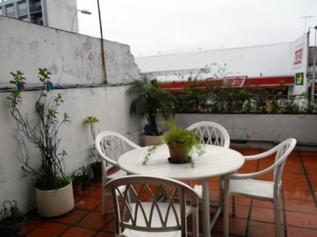Apartamento Sobre Av. Agraciada Con Gran Terraza Al Fte