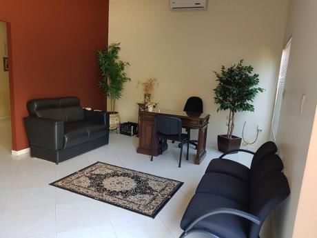 Salon, Oficna En Ciudad Del Este Parana Country Club